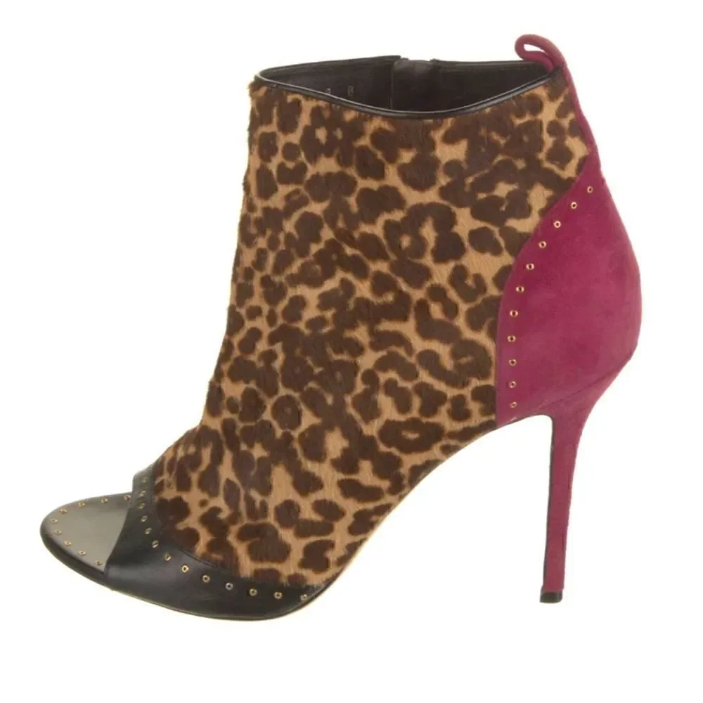 SALVATORE FERRAGAMO Calf Hair Animal Print Ankle Booties |Size: 9|